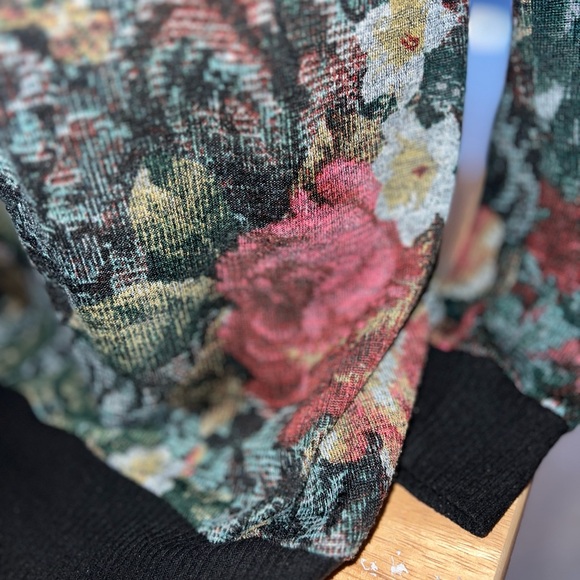 Xhilaration Black and Cream Knit Top Large Floral - Picture 2 of 5